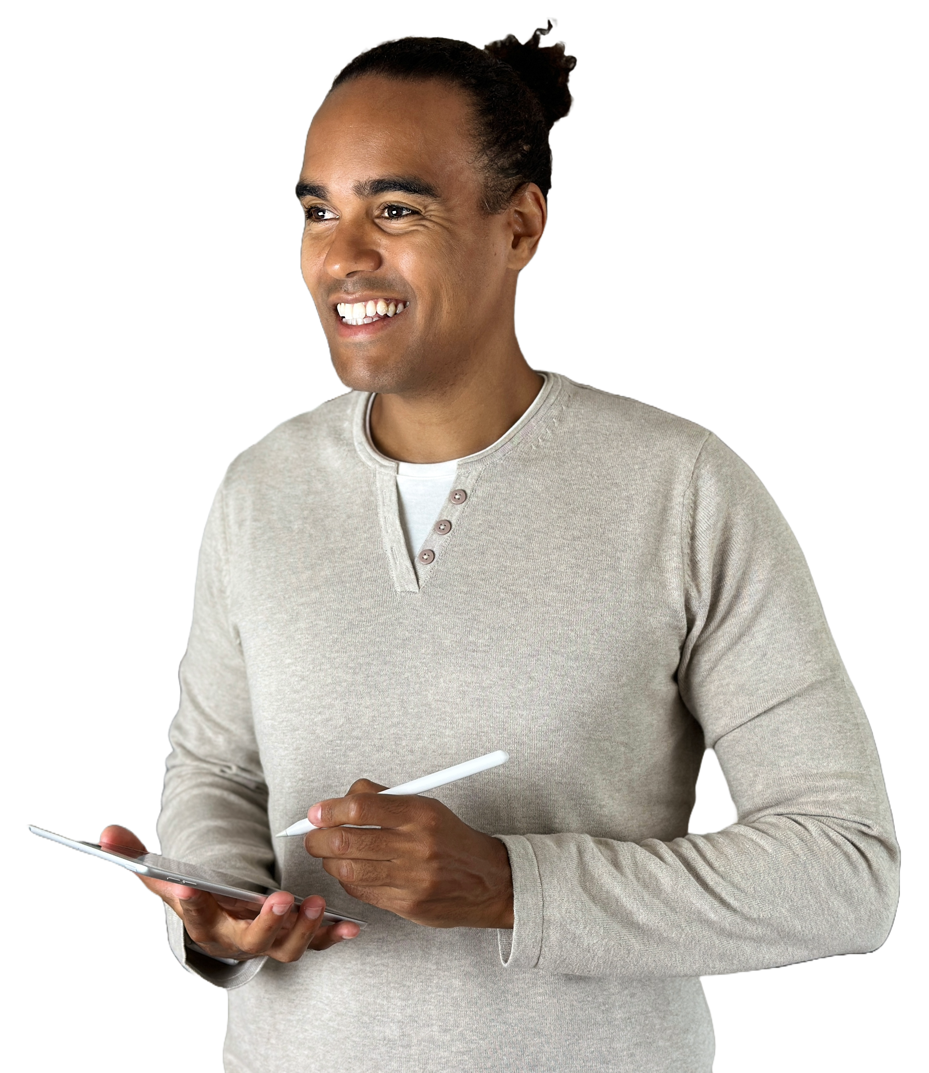 Formateur Emmanuel Ndofunsu en SIG et data analyse ecrit sur sa tablette